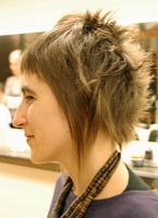 cieniowane fryzury krótkie - uczesanie damskie z włosów krótkich cieniowanych zdjęcie numer 64B
